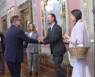 La Russa riceve la famiglia del bosco: "Cadano le rigidità"